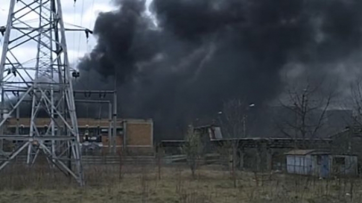 Explozie a avut loc la o fabrică din Oneşti. Două persoane, rănite