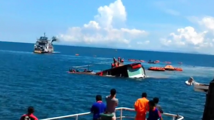 Grav accident: un feribot cu circa 70 de persoane la bord s-a scufundat în Marea Java