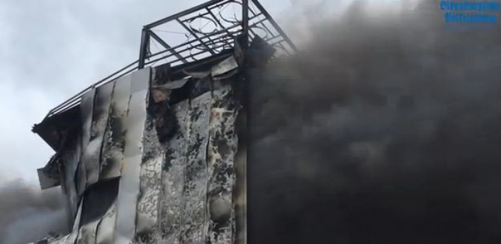 Incendiu puternic la o fabrică de procesare a cărnii de pui în Germania 