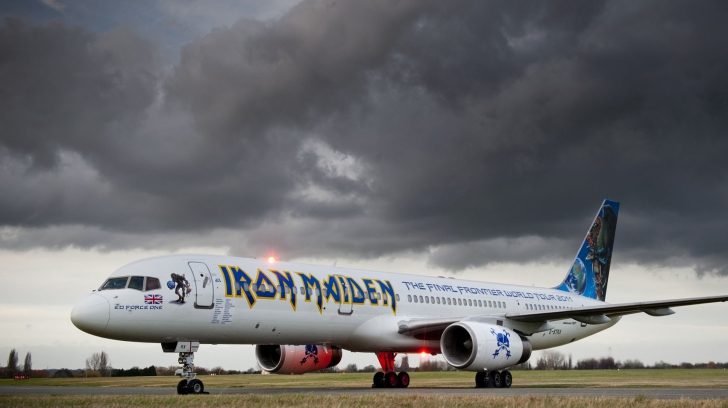 Avionul trupei Iron Maiden, implicat într-un accident. Două persoane au fost rănite 