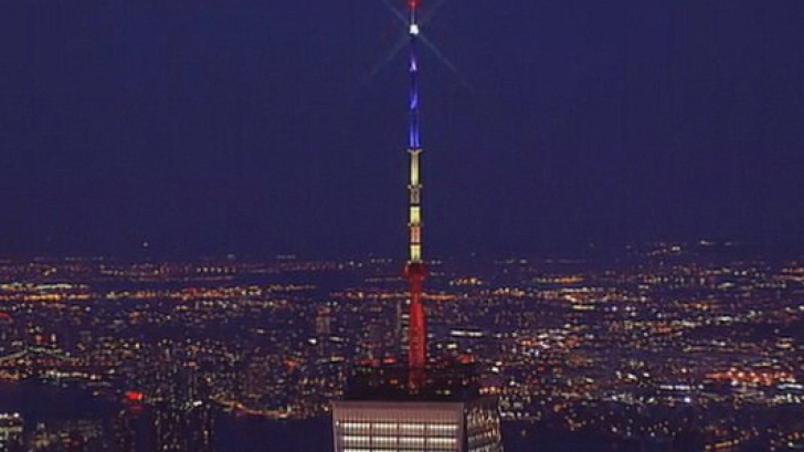 Gafă la New York. Clădirea One WTC, luminată în roșu, galben și albastru în loc de culorile Belgiei