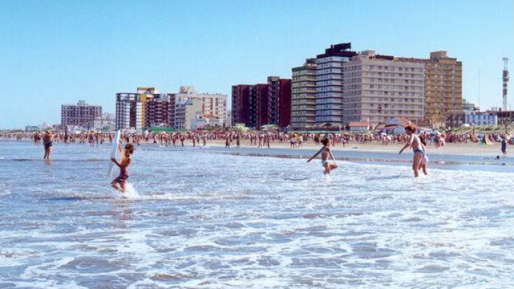 ”Cred că e sfârșitul lumii”. Ce au văzut oamenii de pe o plajă din Argentina. Totul a devenit negru
