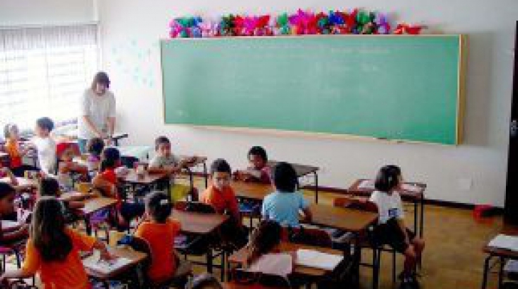 Educație furioasă. O învăţătoare din Neamţ urlă şi ameninţă elevi de clasa I