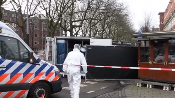 Descoperire macabră în faţa unei cafenele din Amsterdam: "E un cap de om!" - VIDEO ŞOCANT