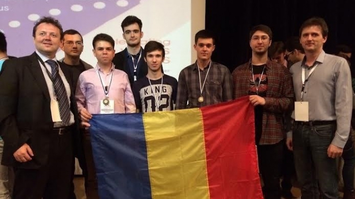 Patru studenţi români, medaliaţi la o olimpiadă internaţională de matematică