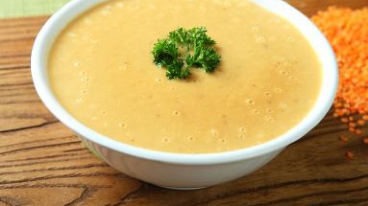REŢETE DE POST. Cum prepari supa de linte cu usturoi. Este delicioasă!