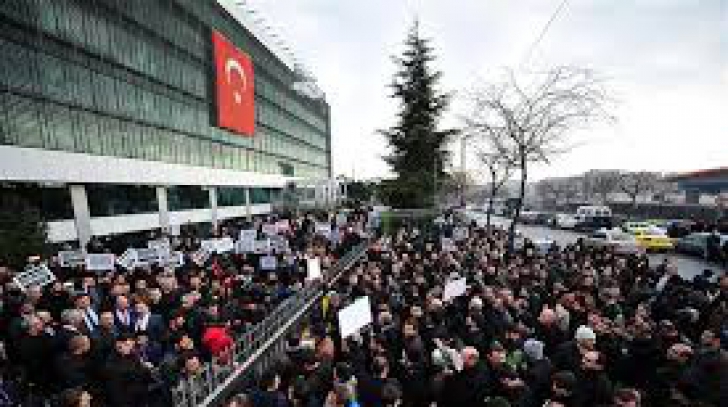 Haos în Turcia. 500 de oameni care scandau împotriva lui Erdogan, împuşcaţi cu gloanţe de cauciuc