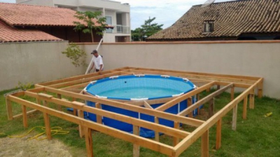 Nu şi-a permis o piscină. Dar ce a ajuns să construiască în spatele casei uluieşte întreaga lume