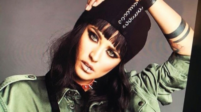 "Nu-ţi stă bine deloc, scoate-l afară." Mesajul pe care l-a primit Antonia 