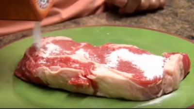 Cea mai sănătoasă și rapidă metodă să dezgheți carnea. Durează doar 5 minute