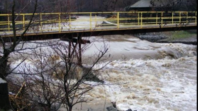 Cod portocaliu de inundaţii pe 10 r&acirc;uri. Judeţele afectate