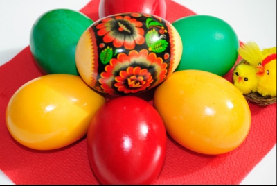 Ce simbolizează culorile ouălor vopsite pentru Paște