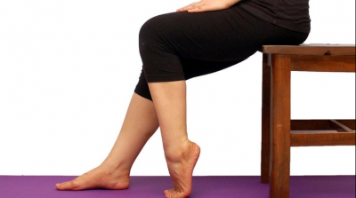 Dai din picioare când stai pe scaun? Ce spune acest obicei despre tine