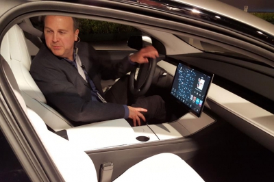Tesla sedan 3 are precomenzi record. Producţia auto începe din 2017 