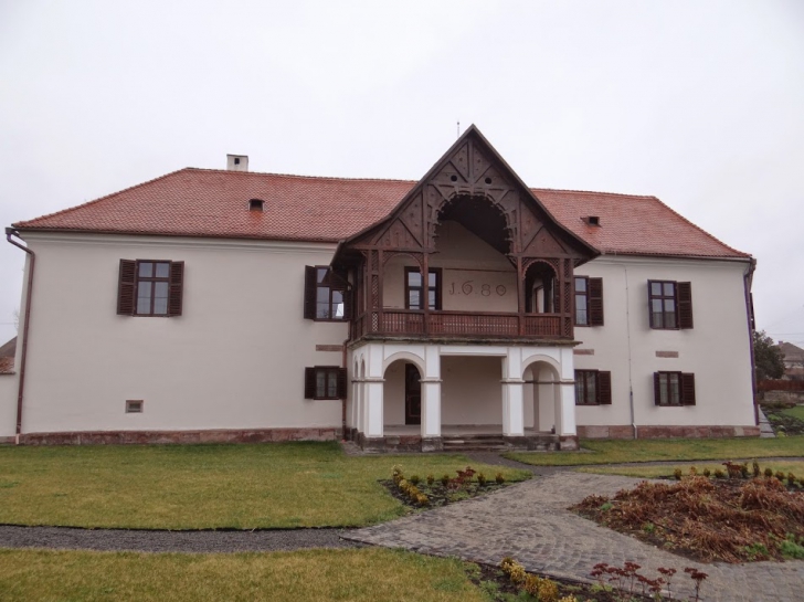 Doi tineri au cumpărat un castel în Transilvania cu preţul unui apartament în Capitală. Ce a urmat