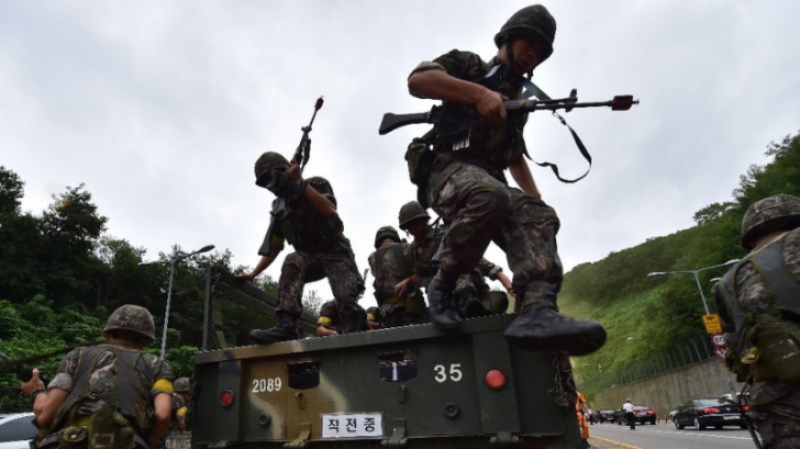 Manevre sud-coreene cu muniție de război. Phenianul amenință cu un atac nuclear