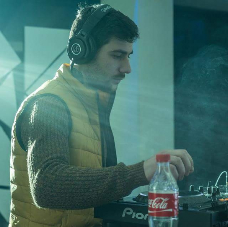 Un DJ renumit din Bucureşti s-a spânzurat. Mesajul cutremurător pe care l-a scris pe Facebook