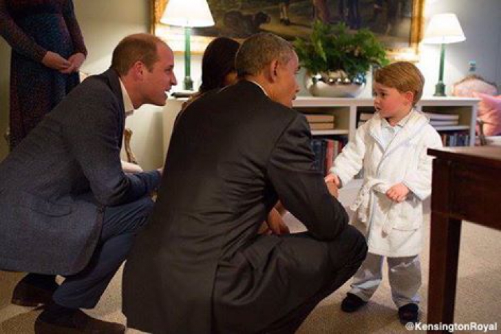 Fotografii ADORABILE cu prinţul George, care i-a întâmpinat pe soţii Obama în pijama