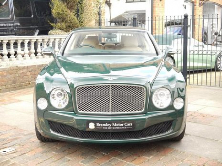 Un Bentley cu numai 9.376 km la bord, scos la vânzare. Clienţii, ŞOCAŢI când au văzut cine îl dă