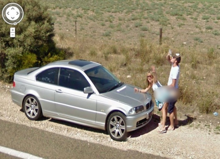 Top 10 momente epice și fascinante surprinse de Google Street View! Vei râde în hohote