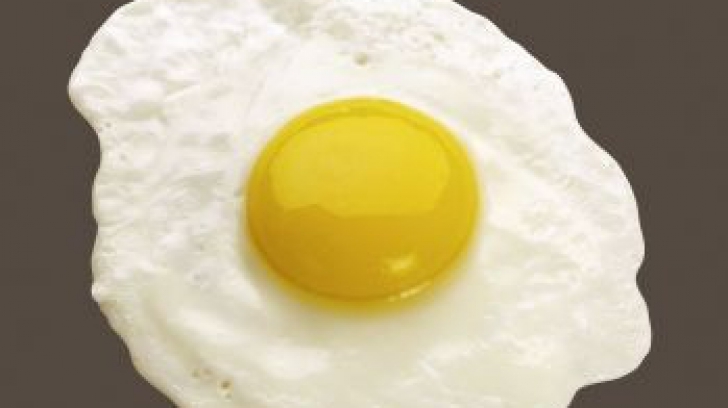 Câte ouă putem mânca pe zi fără riscuri
