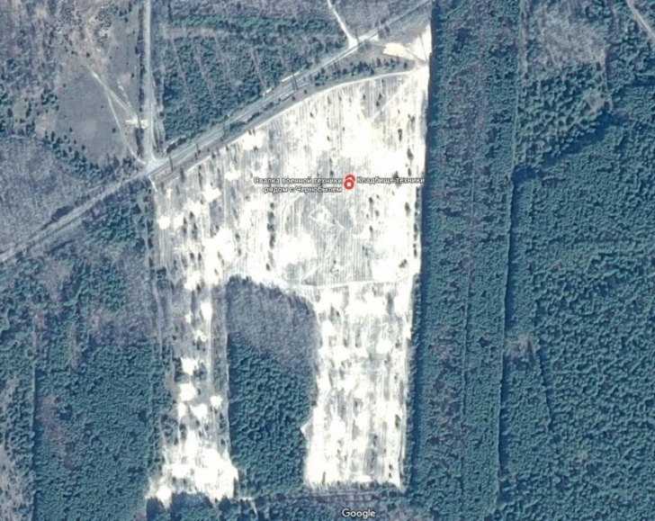 Imagini post-apocaliptice cu vehiculele militare contaminate lăsate în urmă la Cernobîl