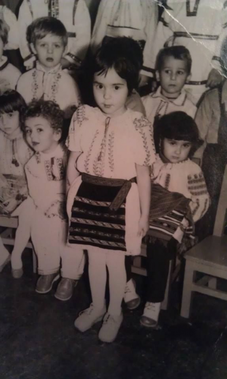 Cum arătau vedetele din România în copilărie? Imagini de colecție din albumul de familie