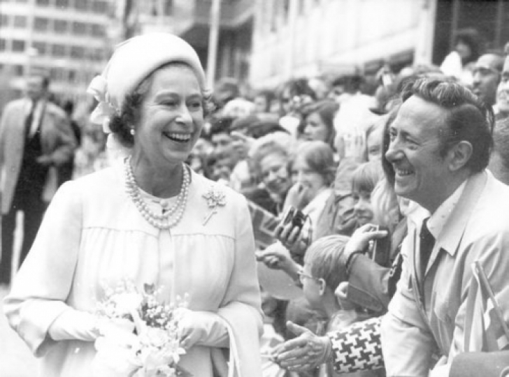 O viaţă în imagini INEDITE - Regina ELISABETA a II-a a Marii Britanii aniversează 90 de ani