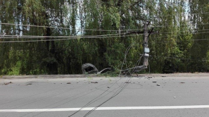 Accident spectaculos pe o şosea din Iaşi: a "luat lumina" întregii localităţi