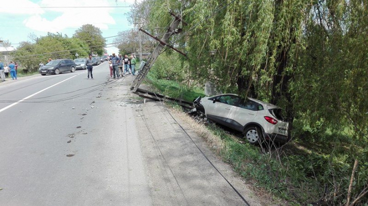 Accident spectaculos pe o şosea din Iaşi: a "luat lumina" întregii localităţi
