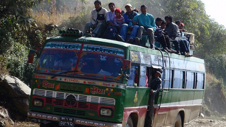 Accident groaznic de autobuz în Nepal. Cel puţin 22 de morţi