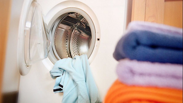 Cu ce poți înlocui balsamul dacă nu îl ai in casă și trebuie să speli urgent hainele colorate. Foto/Arhivă