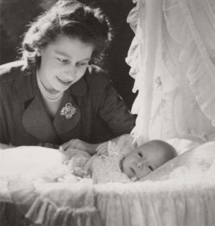 O viaţă în imagini INEDITE - Regina ELISABETA a II-a a Marii Britanii aniversează 90 de ani
