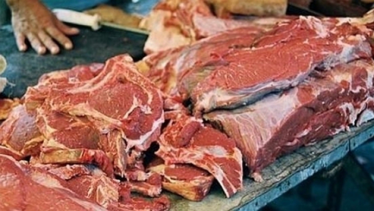 Peste 20 de tone de carne stricată provenită din Spania, la un depozit din sectorul 2 