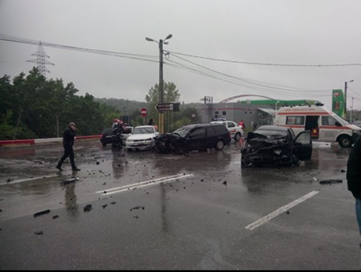 Accident grav în Cernavodă! Mai multe persoane, transportate de urgenţă la spital
