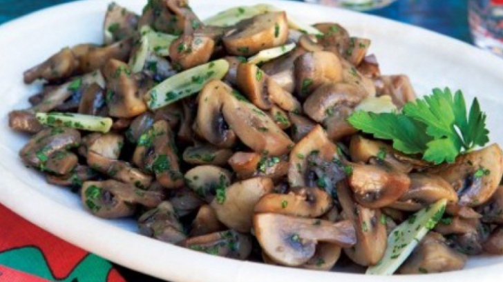 Aşa faci cele mai bune ciuperci cu usturoi. Ingredientul ţinut secret de marii bucătari