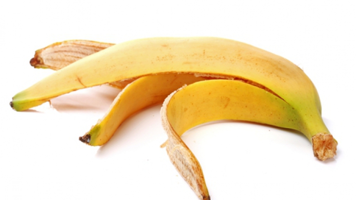 Nu mai aruncă cojile de banane! Iată câte minuni poţi face cu ele