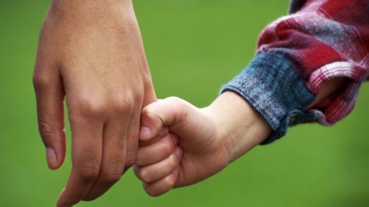 Legea privind simplificarea procedurii adopției, promulgată de președintele Iohannis