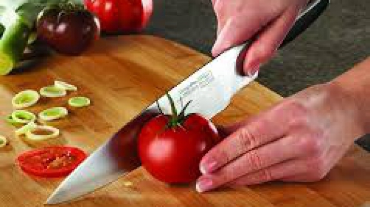 Cea mai simplă metodă să ascuţi un cuţit 