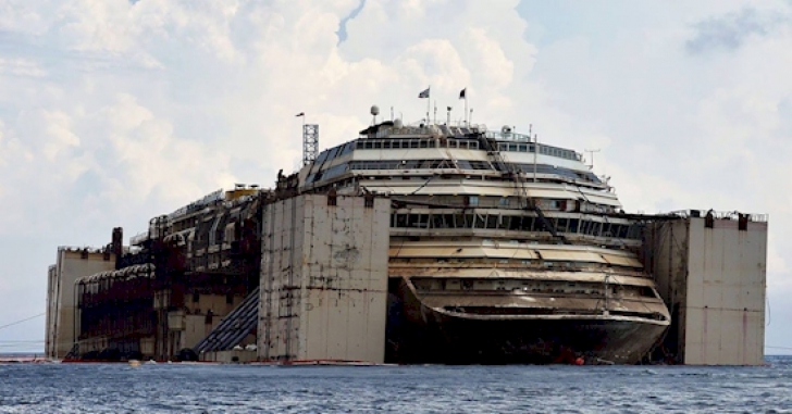 Imagini tulburătoare: ce a descoperit un fotograf pe un vas de croazieră abandonat