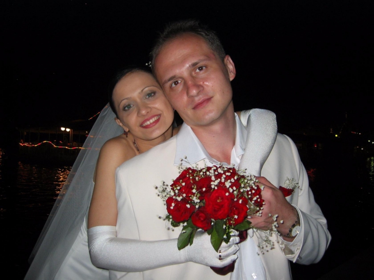 Un cuplu din Kazahstan a recreat fotografiile din ziua nunții de acum 10 ani