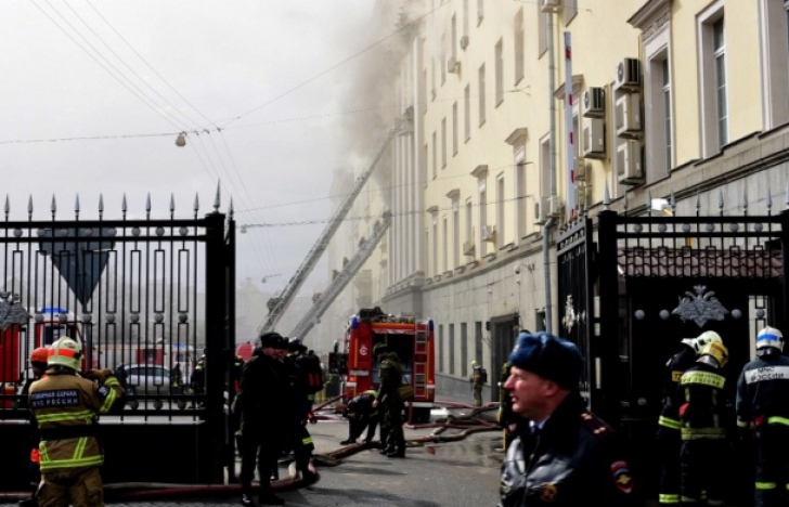 Incendiu violent în clădirea Ministerului Apărării din Moscova. 40 de persoane, evacuate