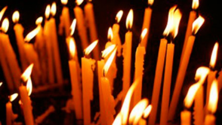 Mai multe biserici, obligate să vândă 40.000 de lumânări în perioada Sărbătorilor Pascale
