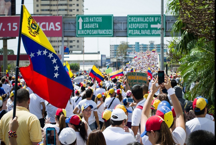 Țara &icirc;n criză