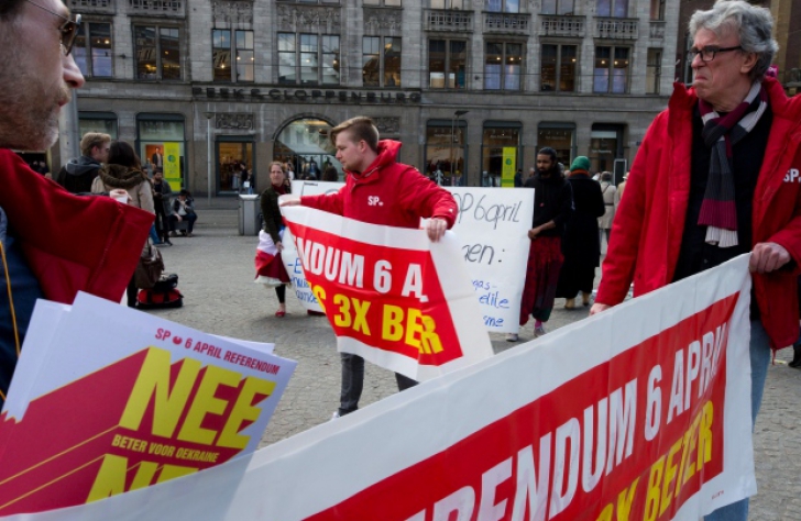 Olandezii votează pe tema acordului UE-Ucraina, dar și asupra legitimității Bruxelles-ului