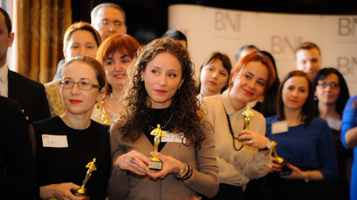 Actriţa Cosmina Stratan oferă premiile Oscar pentru excelență în afaceri
