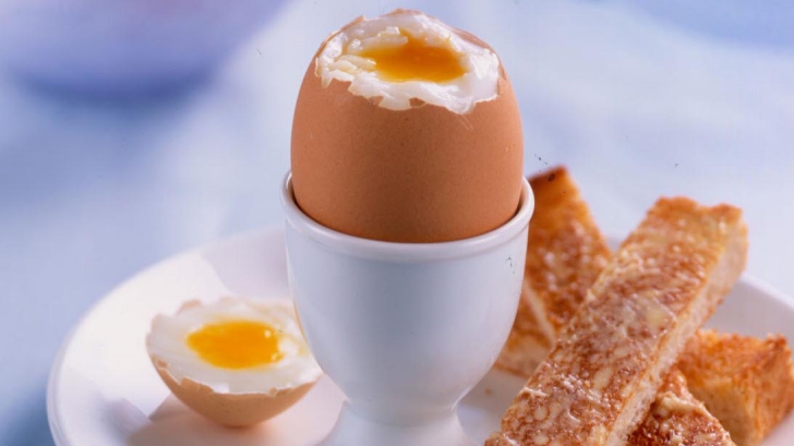 Aşa faci cele mai bune ouă fierte. Cât trebuie lăsate la fiert?