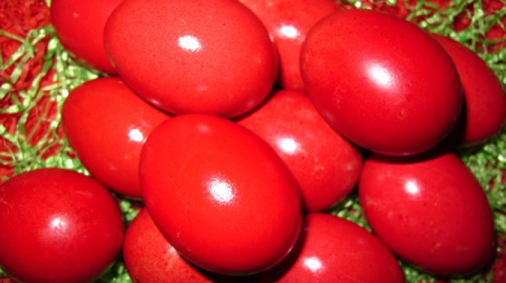Cât timp poţi ţine ouăle roşii în frigider