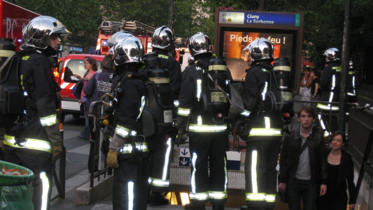 Explozie puternică într-un imobil din Franţa, cauzată probabil de o tentativă de suicid cu gaz