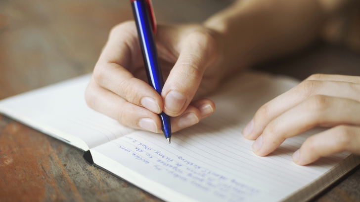 Ce spune scrisul de mână despre personalitatea ta. Descifrează-i semnificaţiile!
